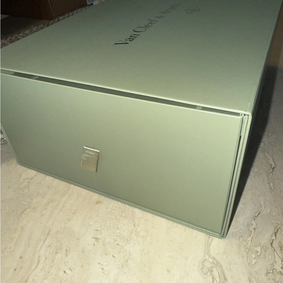 Van Cleef & Arpels Sage Green Accent Box - Picture 3 of 6